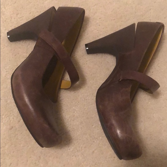 Brown Tsubo Heels - Picture 3 of 8